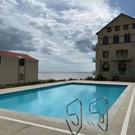 Pour 4 Face + Piscine