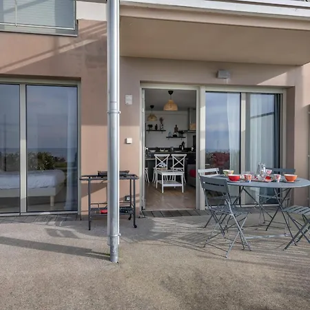 Pour 4 Face + Piscine *